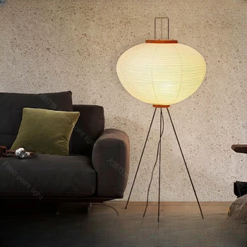Лампиона в японски стил, творческа обстановка, Ногучи Йонг Суан, хартиена лампа в ъгъла на хола, на дивана, нощно шкафче за спалня