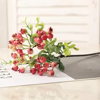 Привлекателна декоративна композиция от цветя, имитирующая боровинки, Имитирующая боровинки, украса за дома