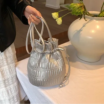 Сребърен Плиссированная Дамска чанта във формата на кофата за подмишниците, чанти дантела прозорци от изкуствена кожа, Шевна мека чанта през рамо